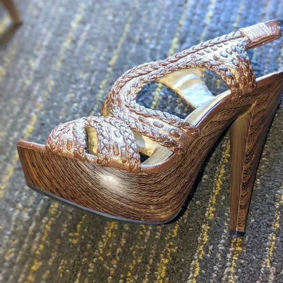 Jessica Simpson Women's Gold Platform Heels Size 7.5 Braided Ankle Strap - Picture 9 of 13